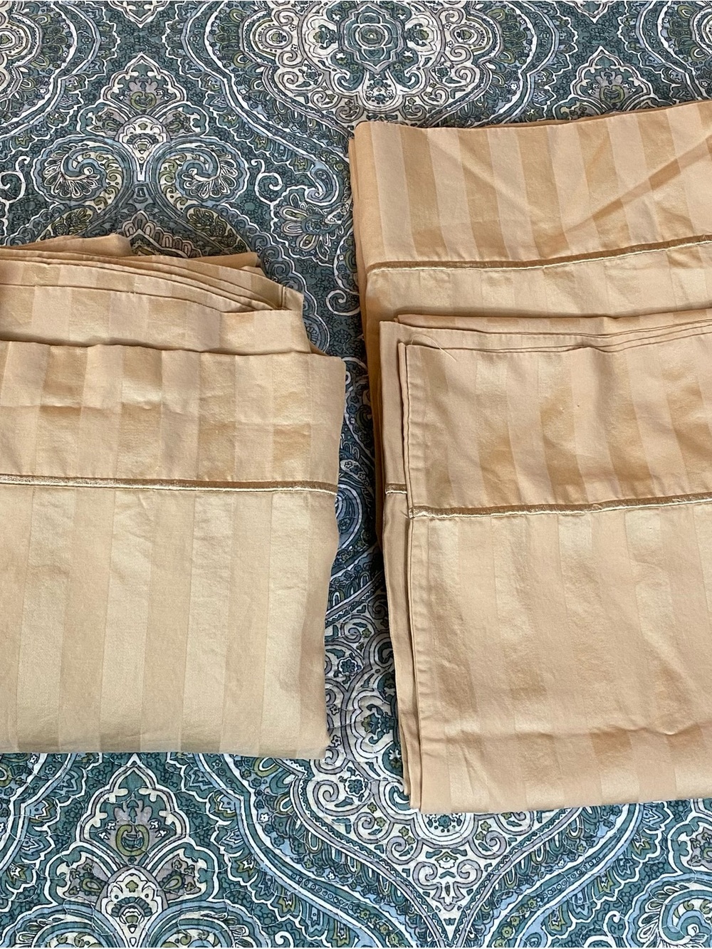 Wamsutta Champagne Stripe Sheet Set (3) Gold / King 1 flat sheet 2 K Pillowcases